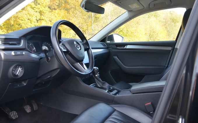 Skoda Superb cena 63900 przebieg: 205000, rok produkcji 2016 z Wałbrzych małe 137